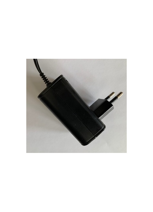 Power supply for tera-ohm meter